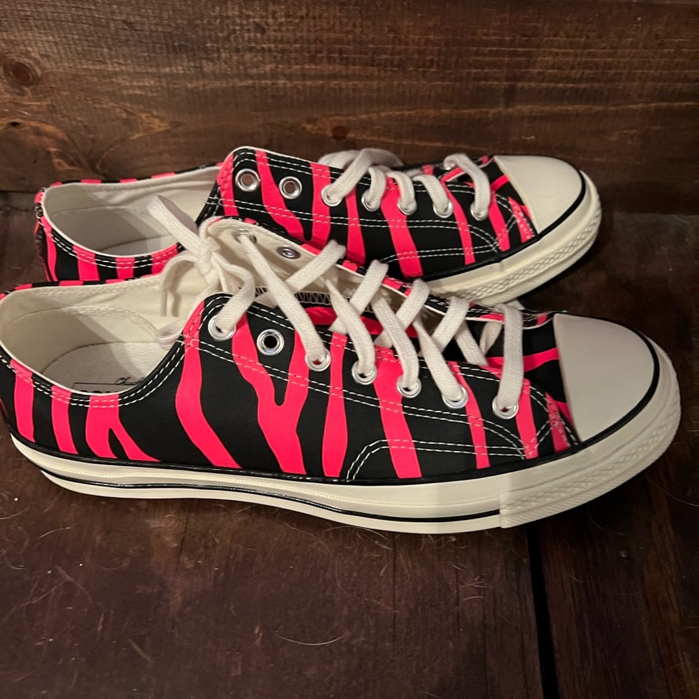 New converse shoes.NEVER worn!!